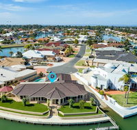 LA ANCHOR ON THE CANALS MANDURAH