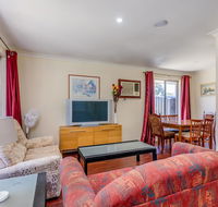 Brilliant neat convenient family-friendly house - Holiday Cairns