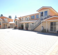 Yot Spot Apartments - Holiday Cairns