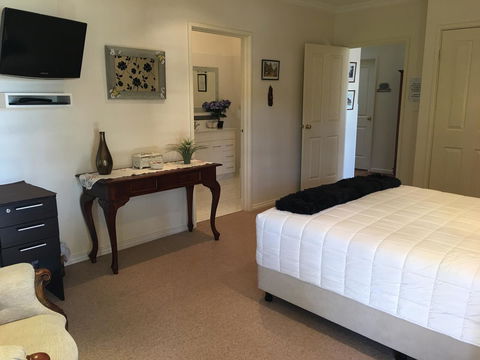 Armadale Cottage Bed & Breakfast - Holiday Cairns 27