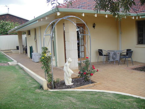 Armadale Cottage Bed & Breakfast - Holiday Cairns 35