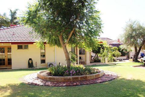 Armadale Cottage Bed & Breakfast - Holiday Cairns 38