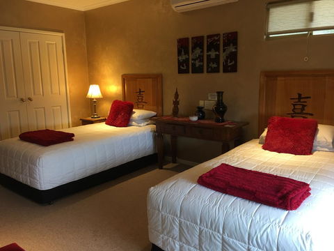 Armadale Cottage Bed & Breakfast - Holiday Cairns 16