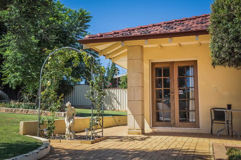 Armadale Cottage Bed & Breakfast - Holiday Cairns 36