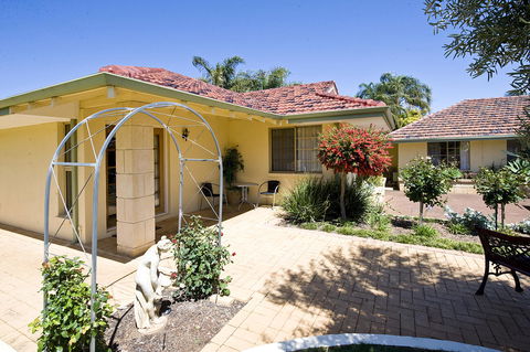 Armadale Cottage Bed & Breakfast - Holiday Cairns 41