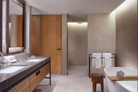 The Ritz-Carlton, Perth - Holiday Cairns 8