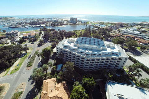 Atrium Hotel Mandurah - Holiday Cairns 13