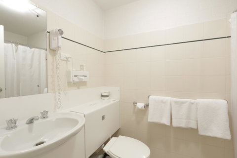 Atrium Hotel Mandurah - Holiday Cairns 37