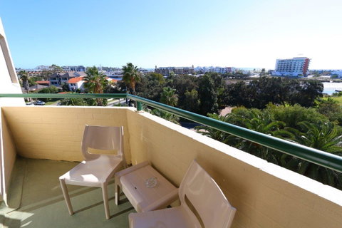 Atrium Hotel Mandurah - Holiday Cairns 19