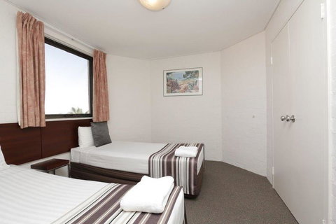Atrium Hotel Mandurah - Holiday Cairns 5