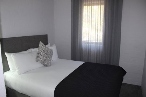 Atrium Hotel Mandurah - Holiday Cairns 3