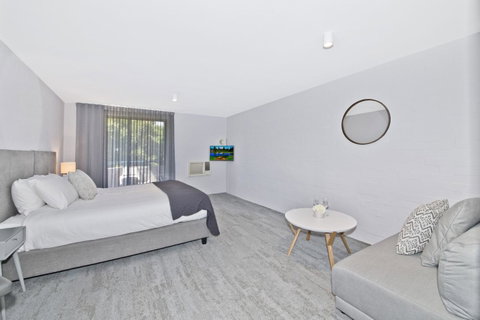 Atrium Hotel Mandurah - Holiday Cairns 14