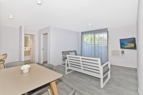 Atrium Hotel Mandurah - Holiday Cairns 25