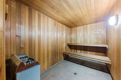 The Executive Penthouse - Holiday Cairns 22