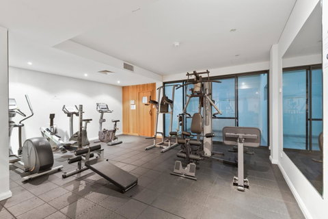 The Executive Penthouse - Holiday Cairns 21