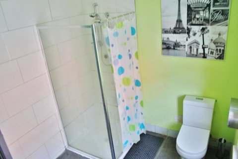 The Hive Hostel - Traveler Friendly, Passport Only - Holiday Cairns 43
