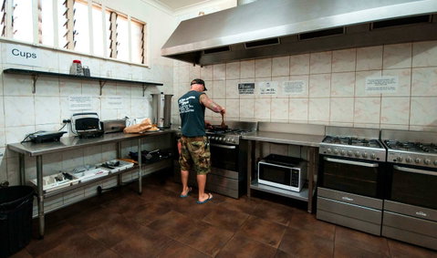 The Hive Hostel - Traveler Friendly, Passport Only - Holiday Cairns 9