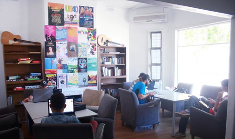 The Hive Hostel - Traveler Friendly, Passport Only - Holiday Cairns 12