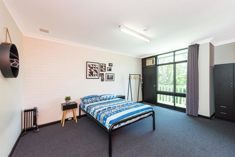 Billabong Backpackers Resort - Holiday Cairns 8