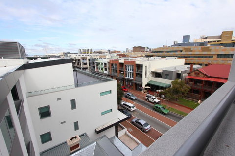188 Apartments - Holiday Cairns 24