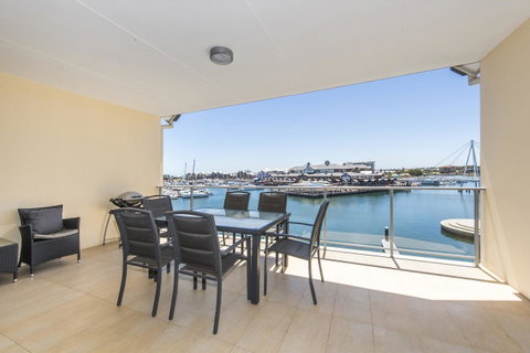 Dolphin Quay Apartments - Holiday Cairns 17