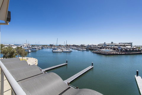 Dolphin Quay Apartments - Holiday Cairns 16