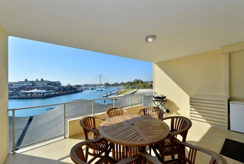 Dolphin Quay Apartments - Holiday Cairns 15
