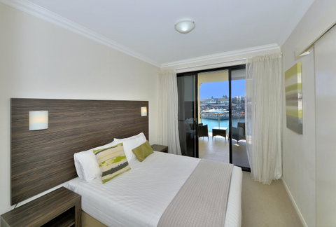 Dolphin Quay Apartments - Holiday Cairns 1