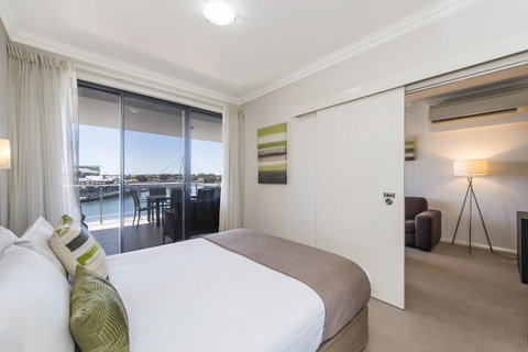 Dolphin Quay Apartments - Holiday Cairns 28