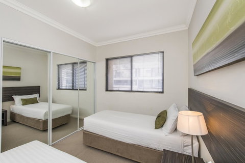 Dolphin Quay Apartments - Holiday Cairns 41