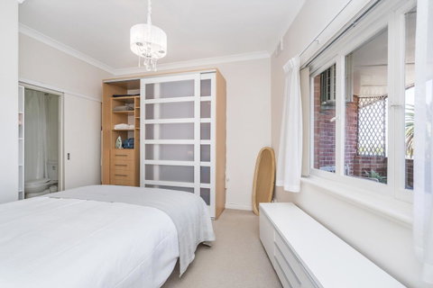 Light Bright, Quality River Views! Free Parking - Holiday Cairns 11