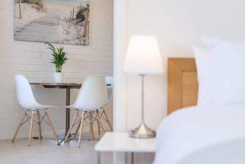 Light Bright, Quality River Views! Free Parking - Holiday Cairns 22