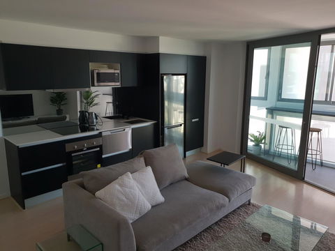 Modern Northbridge Apartment - Holiday Cairns 7
