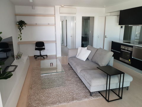 Modern Northbridge Apartment - Holiday Cairns 4