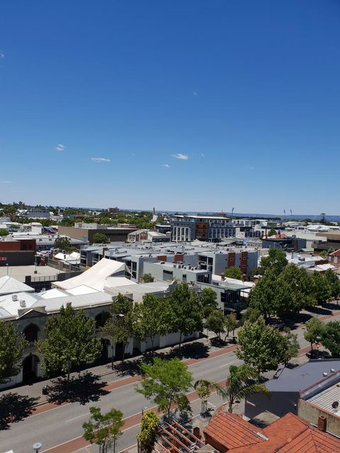 Modern Northbridge Apartment - Holiday Cairns 13