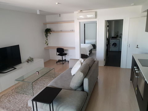 Modern Northbridge Apartment - Holiday Cairns 11