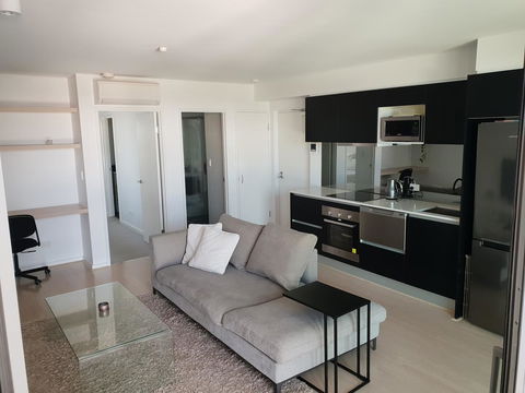 Modern Northbridge Apartment - Holiday Cairns 8