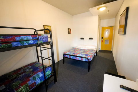 Perth City YHA - Holiday Cairns 27