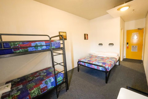 Perth City YHA - Holiday Cairns 28
