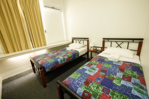Perth City YHA - Holiday Cairns 18