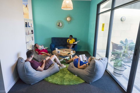 Perth City YHA - Holiday Cairns 2