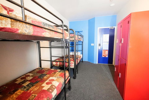 Perth City YHA - Holiday Cairns 24