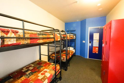 Perth City YHA - Holiday Cairns 13