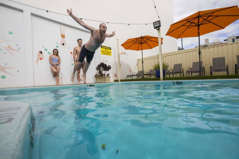 Perth City YHA - Holiday Cairns 1