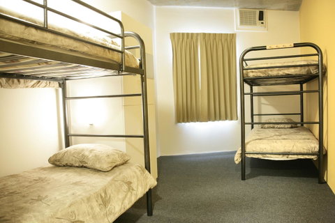 Perth City YHA - Holiday Cairns 19