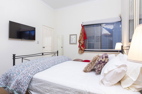 Como Executive Apartment - Holiday Cairns 7