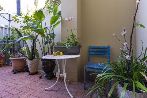 Como Executive Apartment - Holiday Cairns 11
