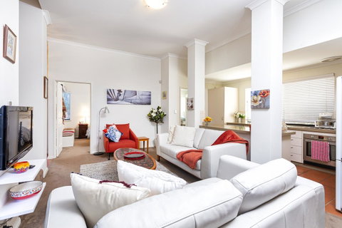Como Executive Apartment - Holiday Cairns 5