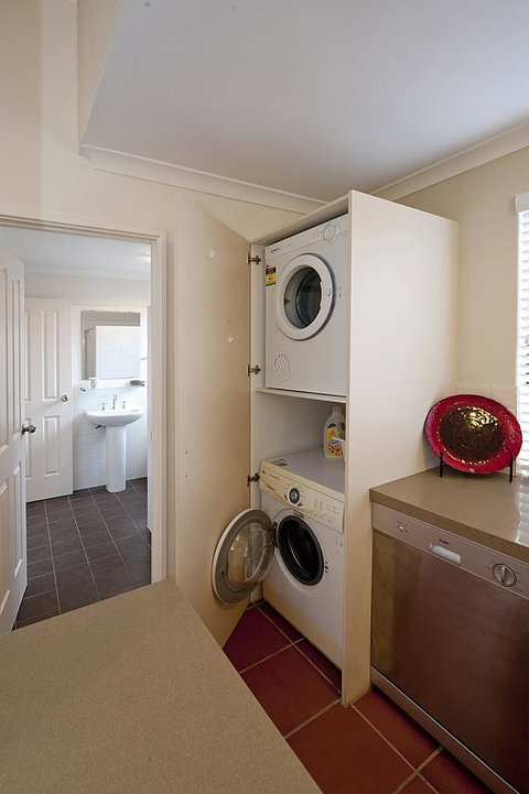 Como Executive Apartment - Holiday Cairns 14