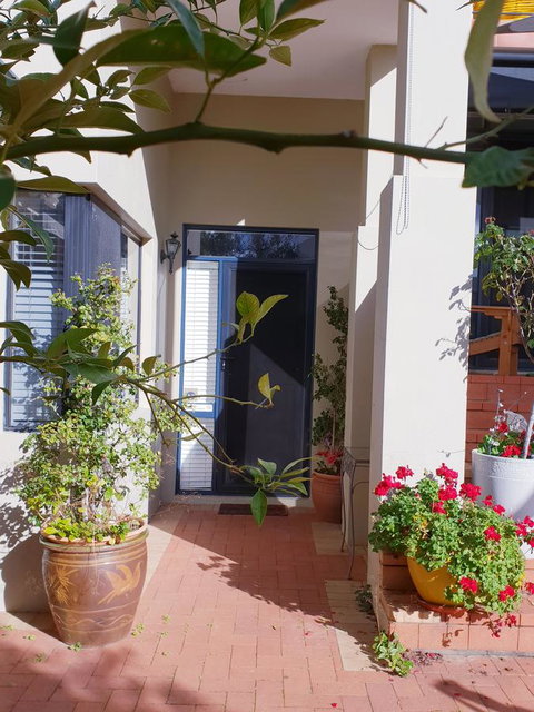 Como Executive Apartment - Holiday Cairns 3